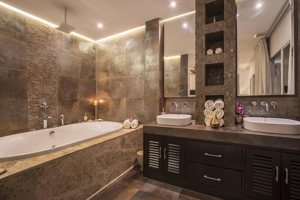 Villa Nirvana - Beachfront Tropical Chic 4Br Haven In Cape Panwa, Phuket Ban Makham Esterno foto